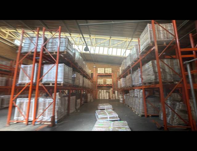 1,329M² WAREHOUSE TO LET IN MEADOWDALE